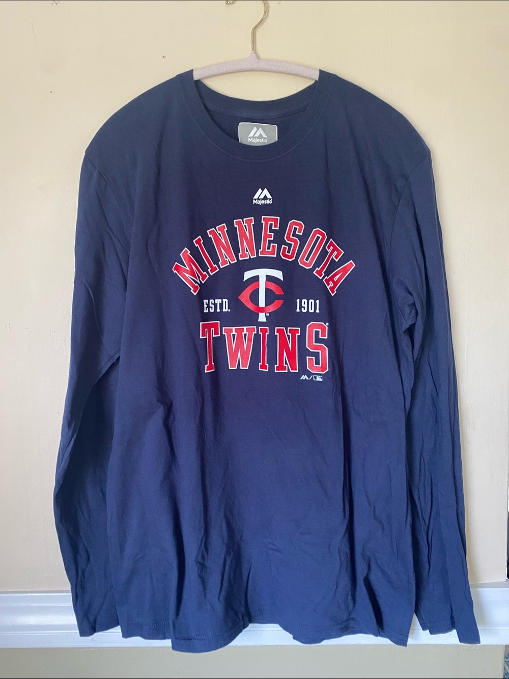 Majestic MLB Navy Minnesota Twins Long Sleeve Tee with Red & White Logo new Med